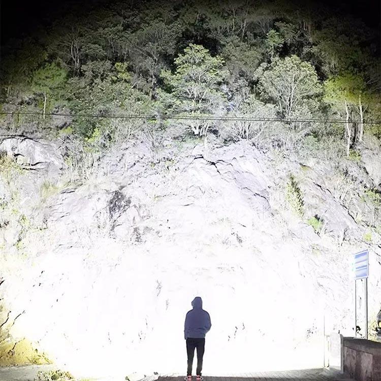 🔦☀️Super Strong Light Zoomable Flashlight